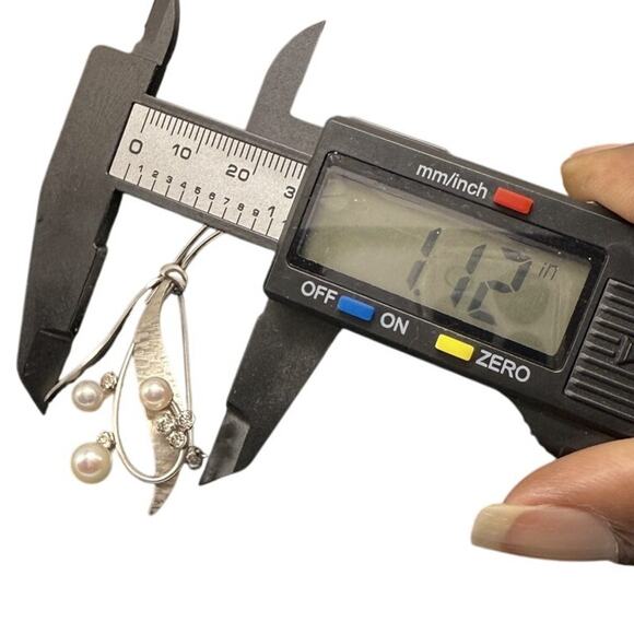 Krementz Pearl & Rhinestone Floral Brooch Silver Tone Signed Vintage - Picture 8 of 8